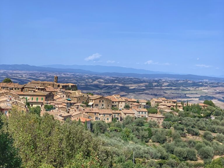 Il paese di Montalcino